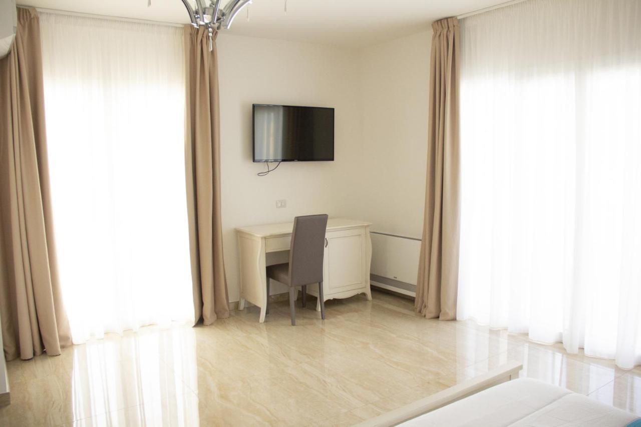 B&B Imperial Exclusive Rooms & Breakfast Porto Cesareo Bagian luar foto